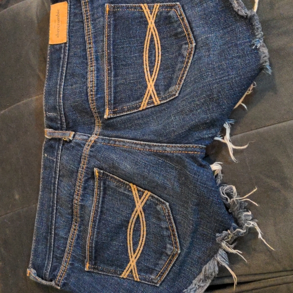 Almost Brand New size 14 girls abercrombie shorts! - Picture 3 of 3